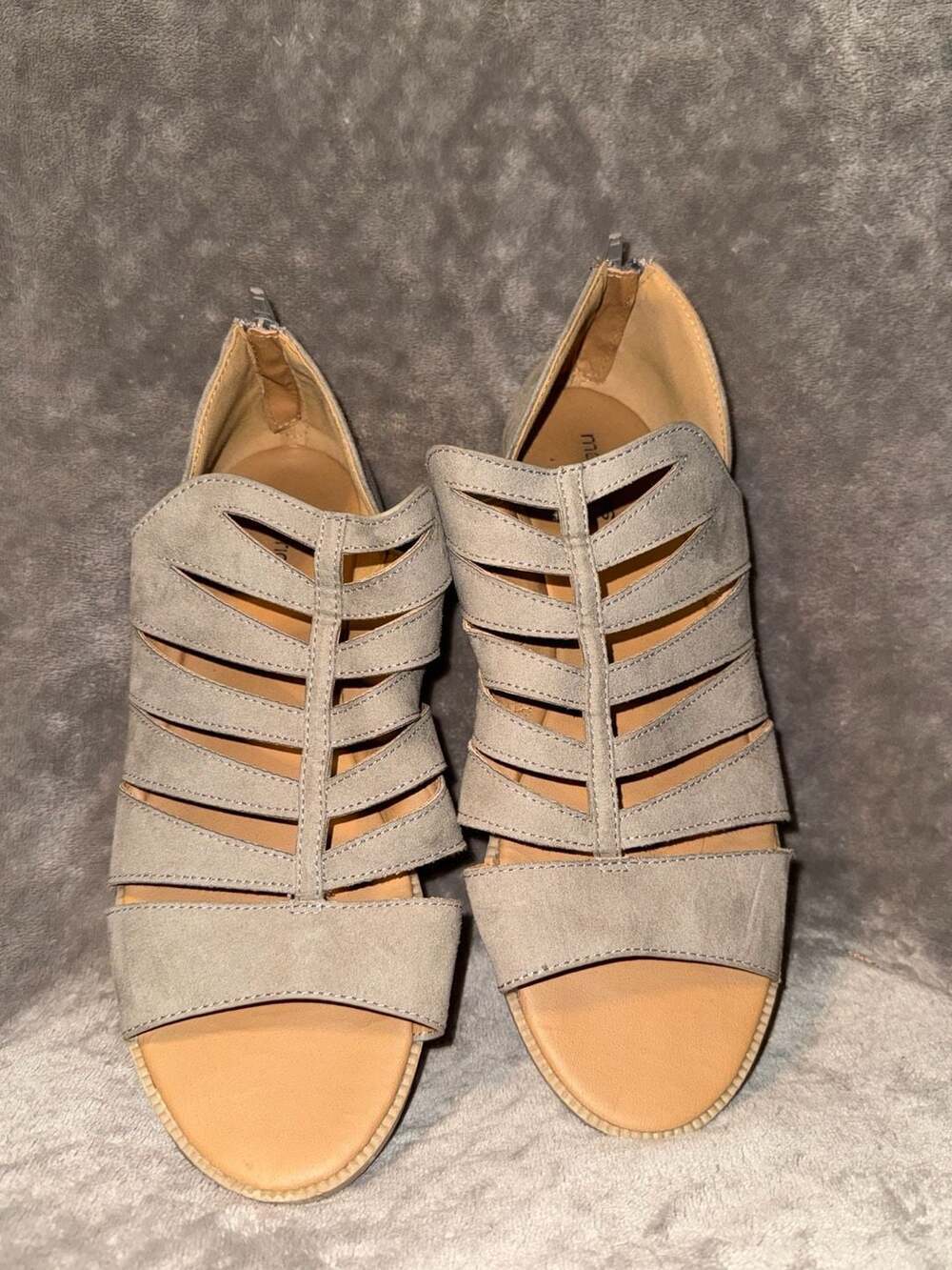 Maurices Adaline Gray Faux Suede Gladiator Sandals Size 10